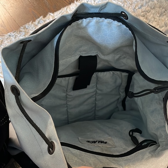 Palace back pack - Picture 4 of 4